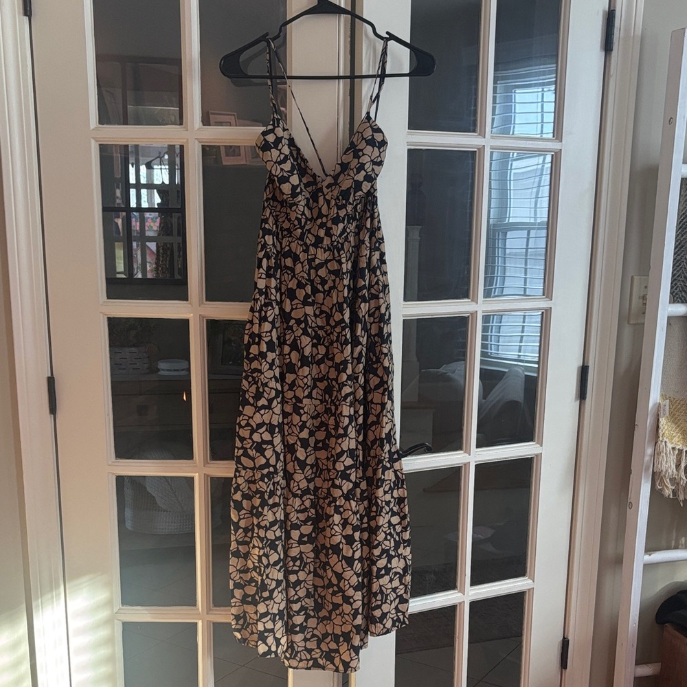 Size XS petite Abercrombie and Fitch Black and Cream Patterned Dress - Pockets!